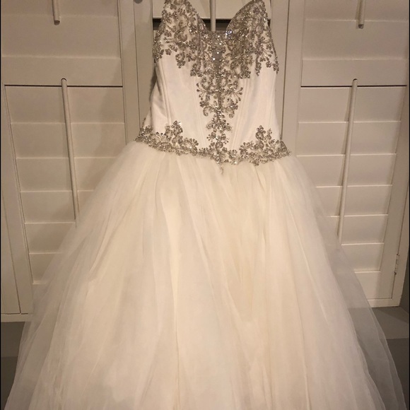 ALLURE BRIDAL WEDDING DRESS - Picture 1 of 7